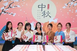 情暖中秋 爱在facebook（中国）｜facebook（中国）集团发中秋福利啦