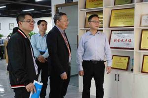 热烈欢迎市政府秘书长林兢一行莅临facebook（中国）集团广西公司考察指导